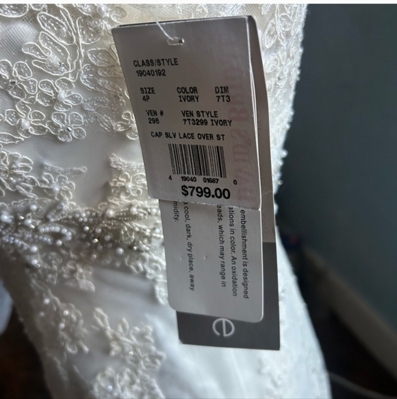 Elegant White Lace Wedding Dress - Picture 4 of 14